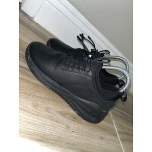 Black Clove Women's Size 6 Sneakers